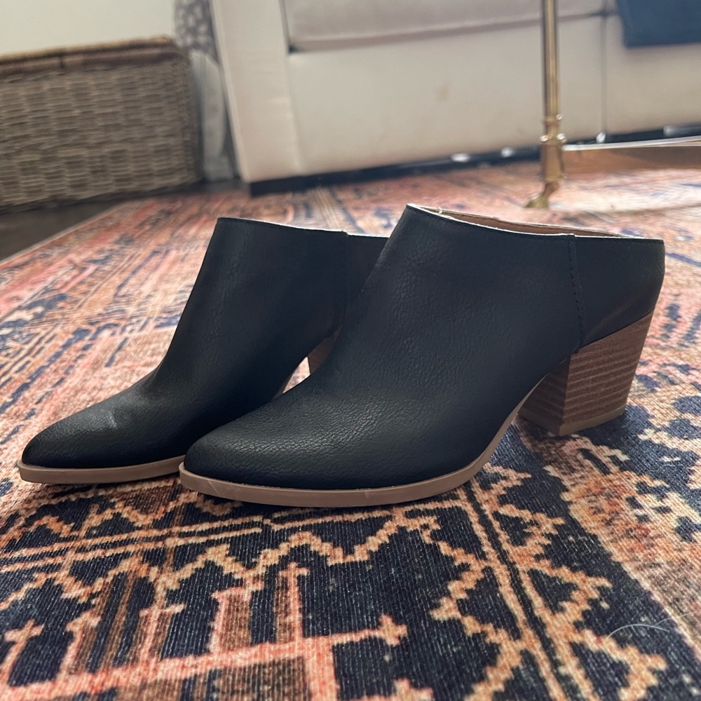 Black heeled mules